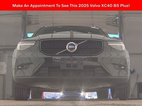 Certified 2025 Volvo XC40 B5 Plus image 2