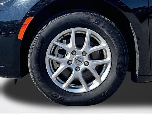 Used 2024 Chrysler Pacifica Touring-L FWD image 10