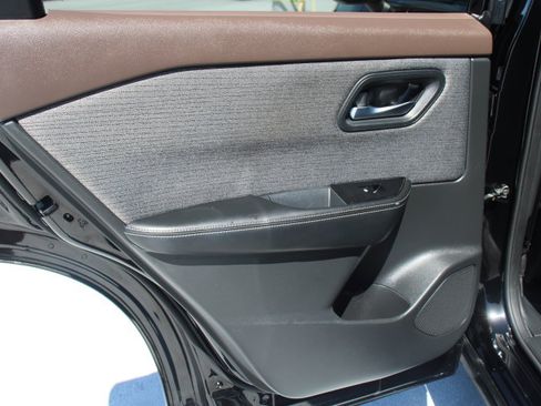 Used 2023 Nissan Rogue SV FWD image 13