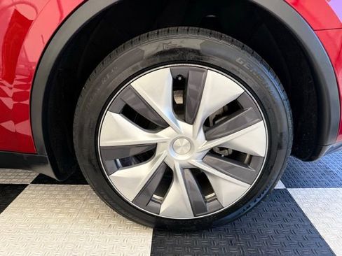 Used 2024 Tesla Model Y Long Range image 11