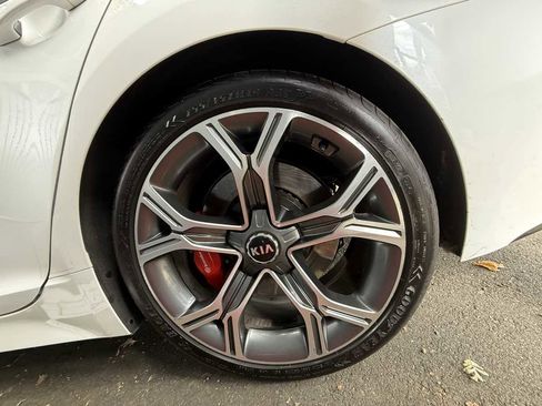 Used 2018 Kia Stinger GT1 image 29