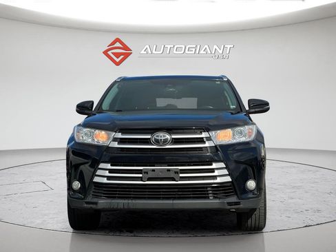 Used 2019 Toyota Highlander XLE AWD/4WD image 11