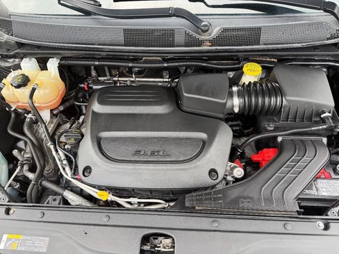 Used 2020 Chrysler Pacifica Limited FWD image 31