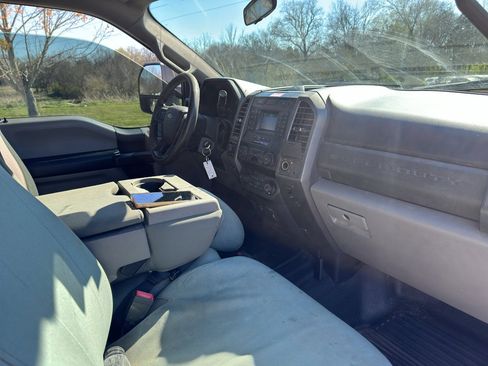 Used 2020 Ford F250 XL w/ Power Equipment Group image 9