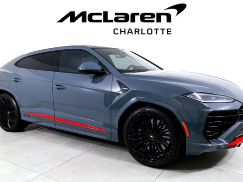 Used 2025 Lamborghini Urus SE AWD/4WD image 2