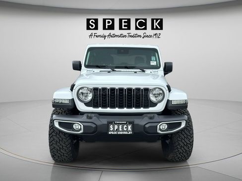 Used 2025 Jeep Gladiator Sport AWD/4WD image 8