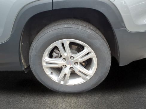 Used 2024 GMC Terrain SLE AWD/4WD image 4