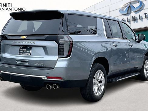 Used 2025 Chevrolet Suburban Premier AWD/4WD image 2