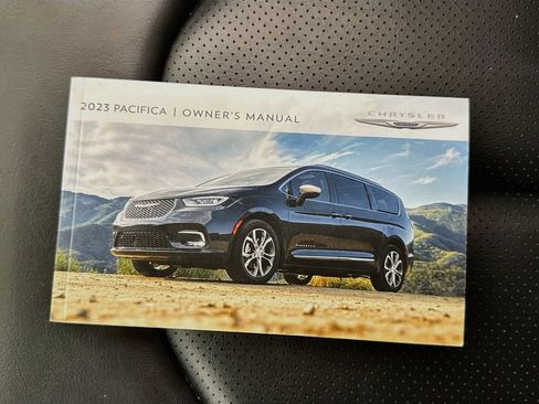 Used 2023 Chrysler Pacifica Touring-L FWD image 38
