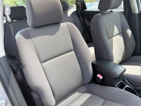 Used 2007 Pontiac Vibe w/ Sun And Sound Package FWD image 27