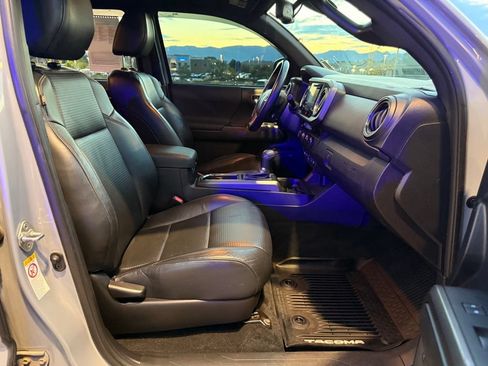 Used 2018 Toyota Tacoma TRD Off-Road AWD/4WD image 31