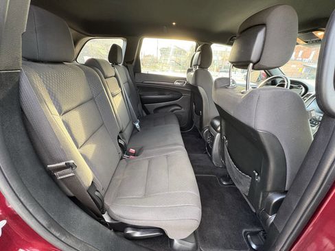 Used 2018 Jeep Grand Cherokee Laredo image 28