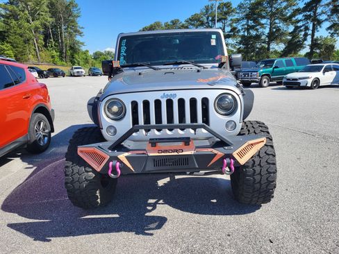 Used 2014 Jeep Wrangler Unlimited Sahara w/ Connectivity Group AWD/4WD image 2