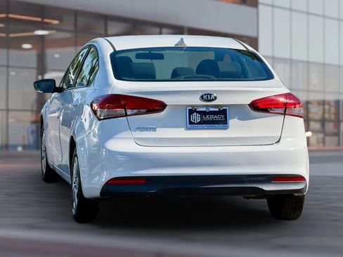 Used 2018 Kia Forte LX image 4