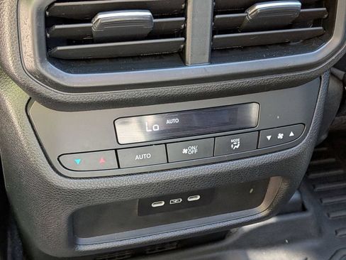 Used 2025 Honda Pilot Touring image 28