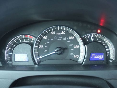 Used 2012 Toyota Camry SE image 11