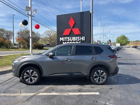 Used 2023 Nissan Rogue SV FWD image 3