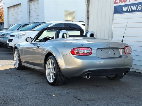 Used 2010 MAZDA MX-5 Miata Grand Touring image 4