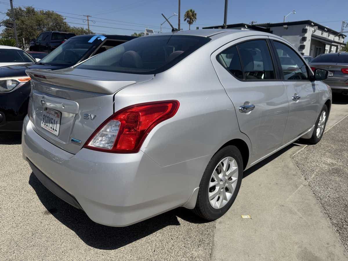 Used 2015 Nissan Versa SV w/ SV Appearance Package FWD image 5
