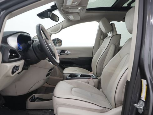 Used 2018 Chrysler Pacifica Limited w/ Advanced Safetytec Group FWD image 25