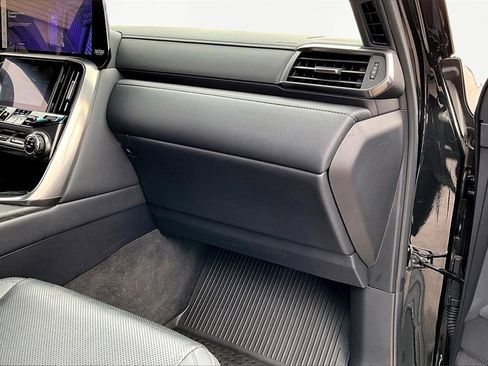 Used 2024 Lexus LX 600 4WD w/ Luxury Package image 16