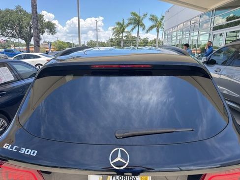 Used 2022 Mercedes-Benz GLC 300 image 4