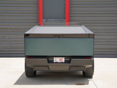 Used 2024 Tesla Cybertruck AWD Crew Cab image 12