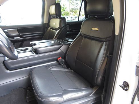 Used 2025 Ford Expedition Platinum w/ Driver's Package AWD/4WD image 12