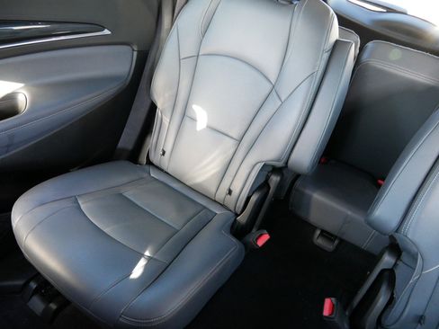 Used 2024 Buick Enclave Premium image 12