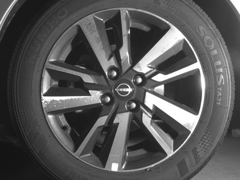 Used 2025 Nissan Versa SV FWD image 12
