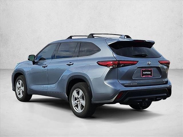 Used 2020 Toyota Highlander LE FWD image 7