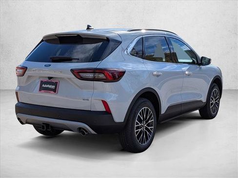 New 2026 Ford Escape SE w/ Class II Trailer Tow Package image 2
