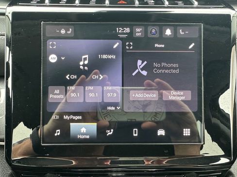 Used 2023 Jeep Grand Cherokee Laredo w/ Luxury Tech Group I AWD/4WD image 5