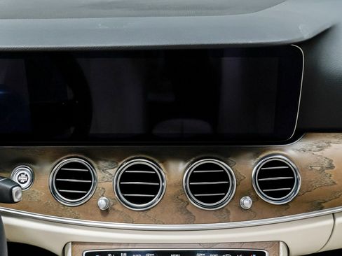Used 2023 Mercedes-Benz E 350 4MATIC Sedan image 35