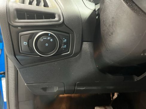 Used 2015 Ford Focus SE w/ SE Cold Weather Package FWD image 16