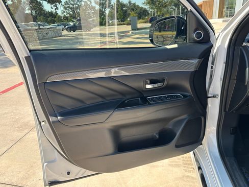 Used 2020 Mitsubishi Outlander GT image 23