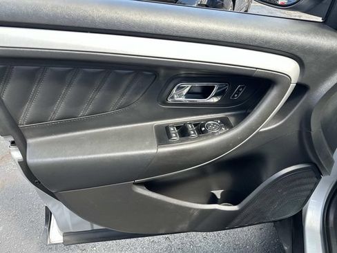 Used 2016 Ford Taurus SEL w/ Equipment Group 201A FWD image 8
