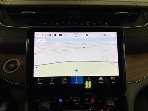 Used 2022 Jeep Grand Cherokee Summit w/ Luxury Tech Group V image 23