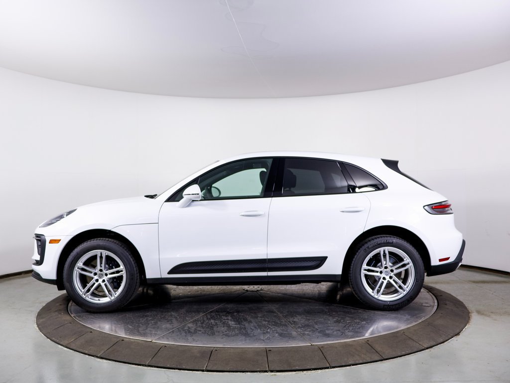 Certified 2025 Porsche Macan AWD/4WD image 2