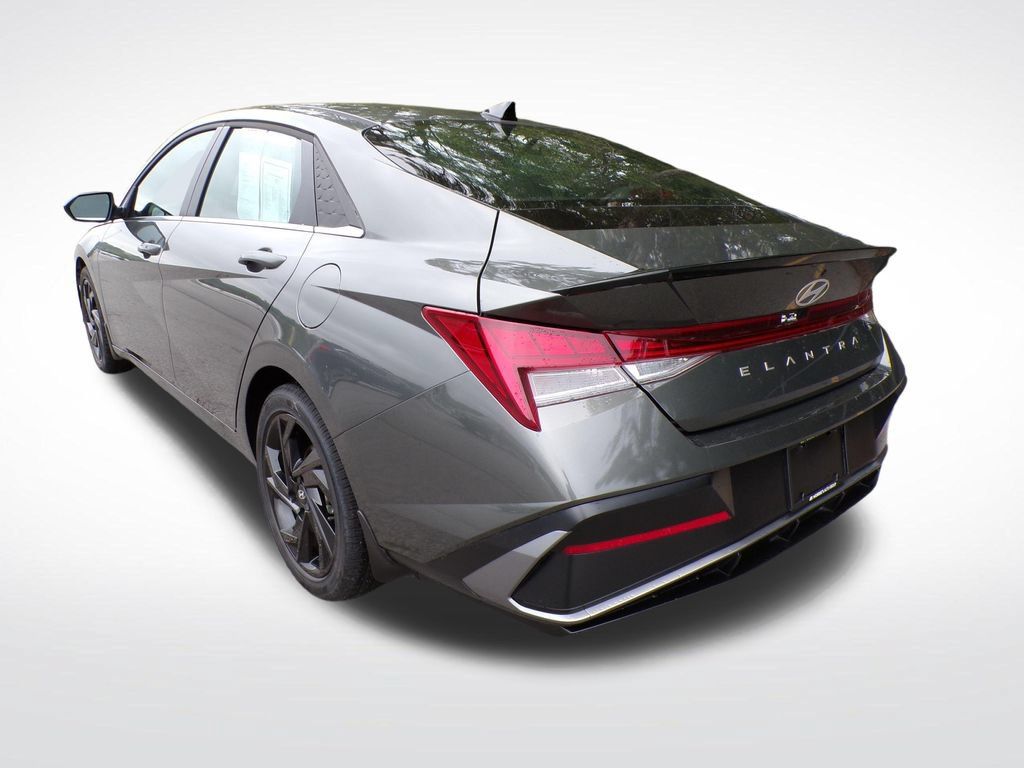 Certified 2026 Hyundai Elantra SEL Sport Premium FWD image 4