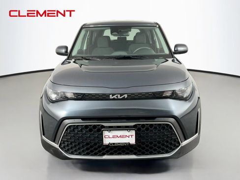 Used 2025 Kia Soul LX w/ LX Technology Package FWD image 2