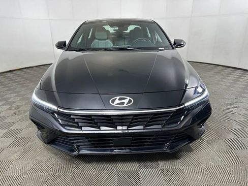 Certified 2025 Hyundai Elantra Limited image 38