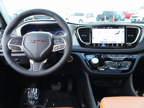 New 2026 Chrysler Pacifica Pinnacle image 18