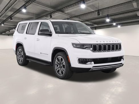 Used 2024 Jeep Wagoneer Series II w/ Flexible Seating Group RWD image 2