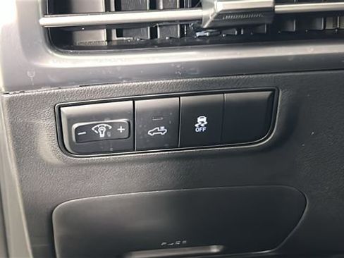 Certified 2025 Hyundai Santa Cruz SE FWD image 20