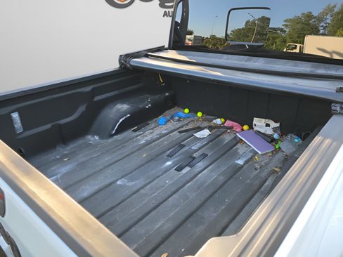 Used 2022 Jeep Gladiator Willys image 5