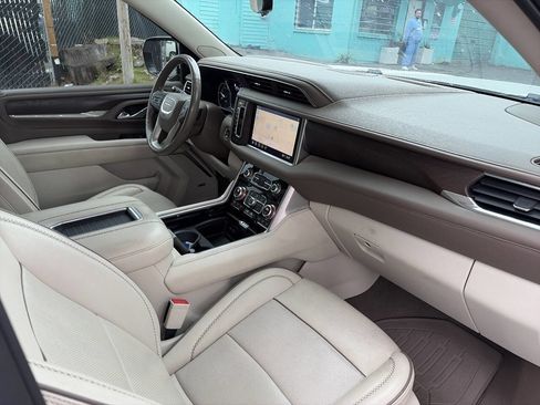 Used 2021 GMC Yukon XL Denali w/ Denali Ultimate Package image 9