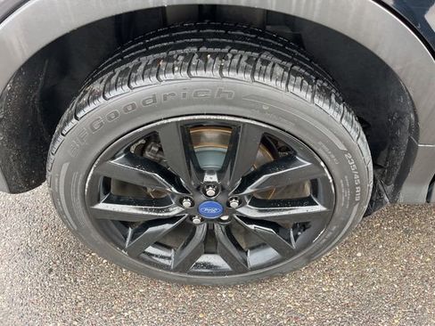 Used 2018 Ford Escape SE w/ SE Sport Appearance Package image 22