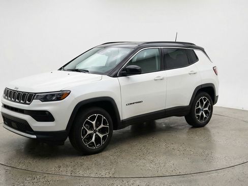 Used 2025 Jeep Compass Limited image 3