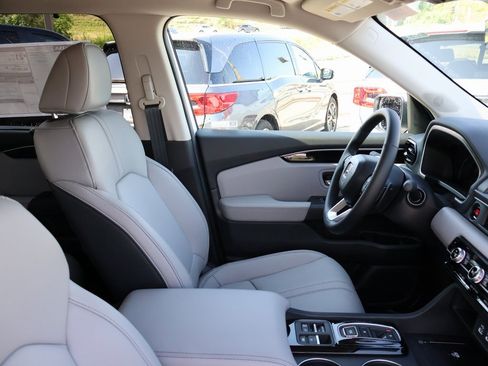 New 2025 Honda Pilot EX-L image 8